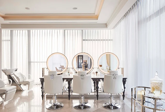 Ritz-Carlton Salon