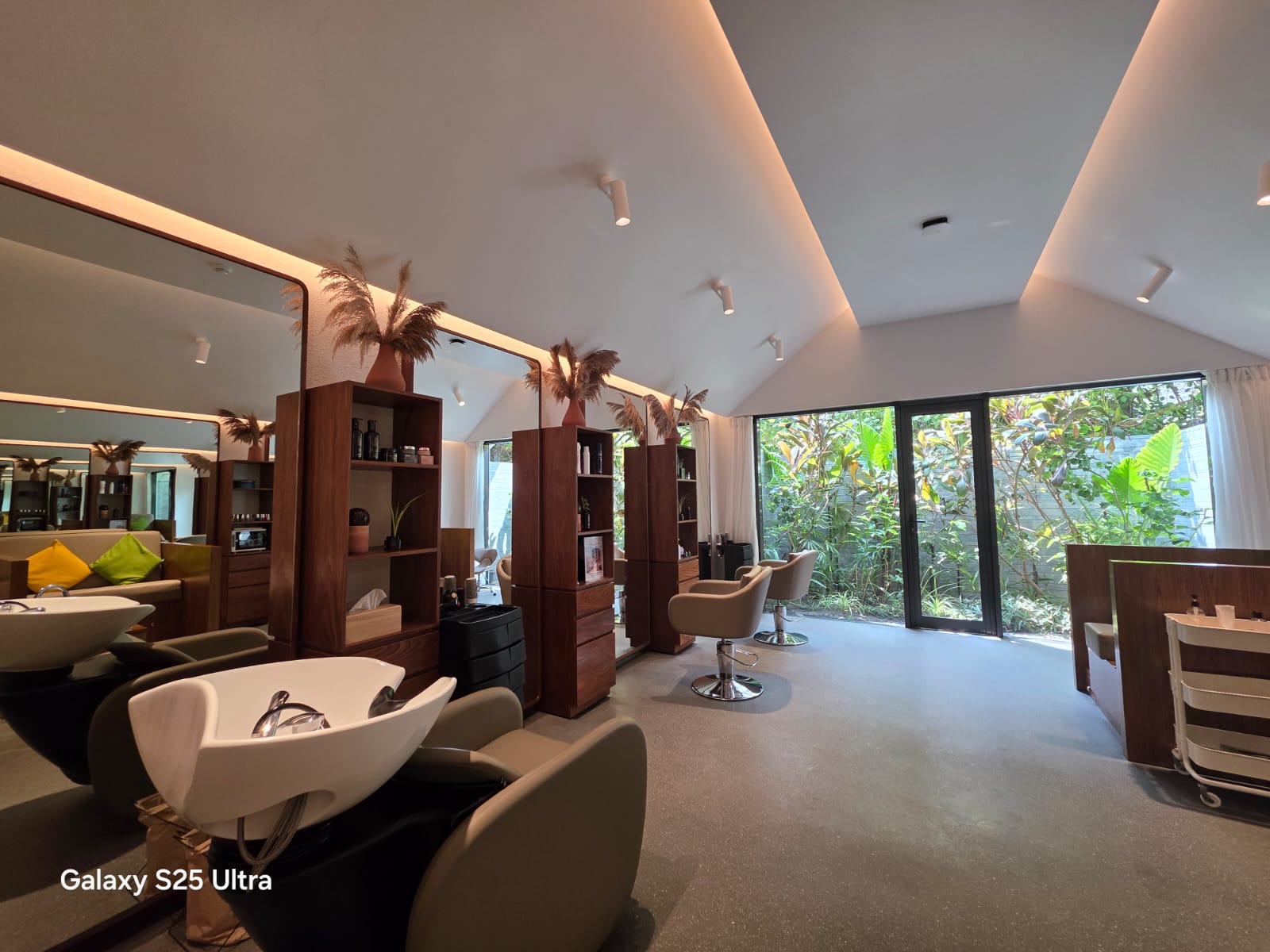 Uno Unisex Salon at Raaya By Atmosphere Resort Maldives